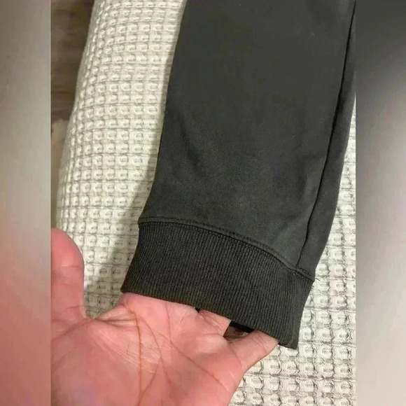 Roots Joggers Size Small - Picture 10 of 11